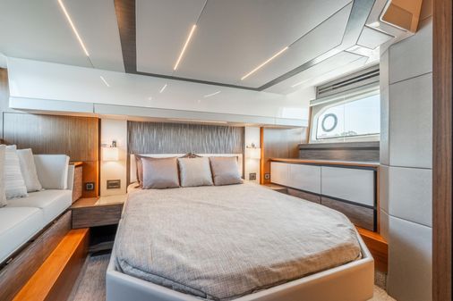 Tiara Yachts 49 COUPE image