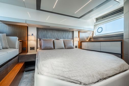 Tiara Yachts 49 COUPE image