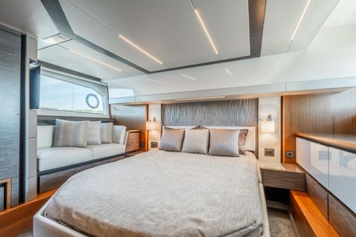 Tiara Yachts 49 COUPE image