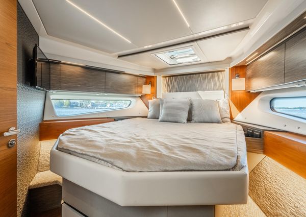 Tiara Yachts 49 COUPE image