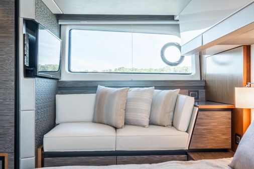 Tiara Yachts 49 COUPE image