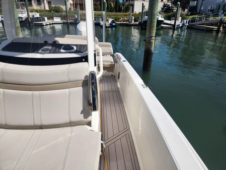 Boston Whaler 250 Dauntless image