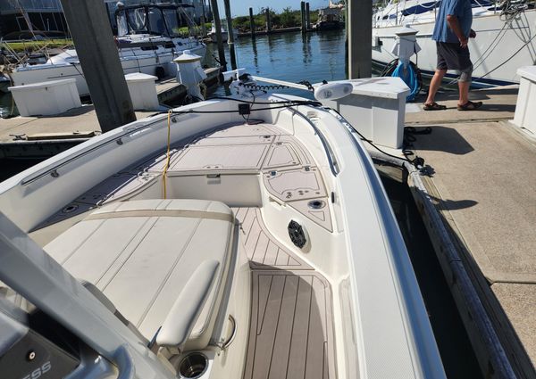 Boston Whaler 250 Dauntless image