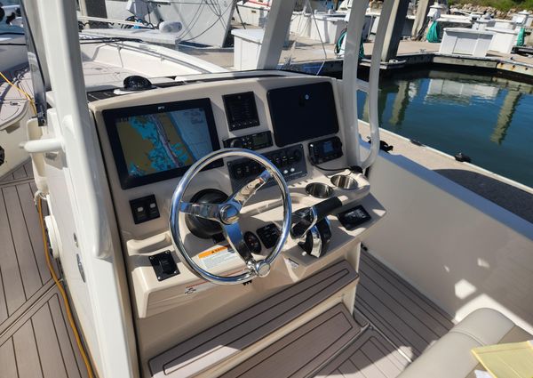 Boston Whaler 250 Dauntless image