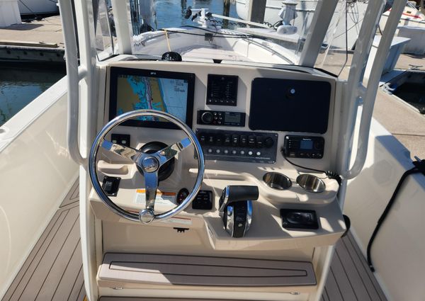 Boston Whaler 250 Dauntless image