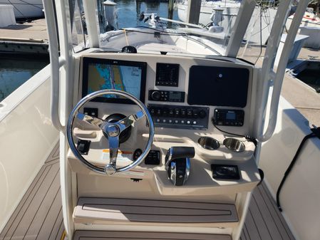 Boston Whaler 250 Dauntless image