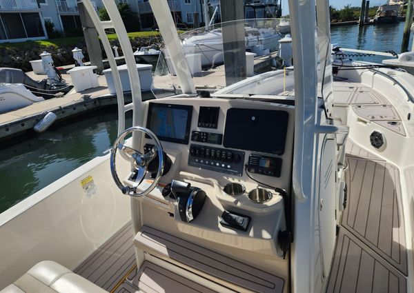 Boston Whaler 250 Dauntless image