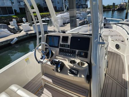 Boston Whaler 250 Dauntless image