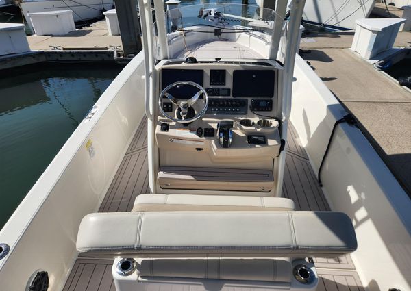 Boston Whaler 250 Dauntless image