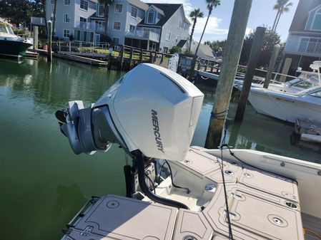 Boston Whaler 250 Dauntless image