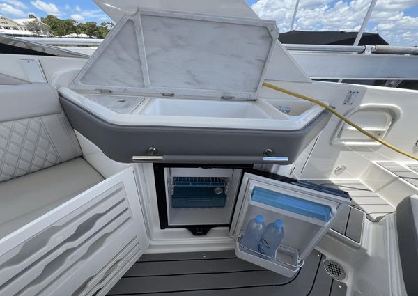 Sea Ray 310 SLX OB image