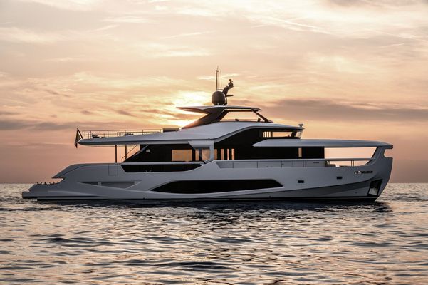 Ferretti Yachts INFYNITO 80 - main image