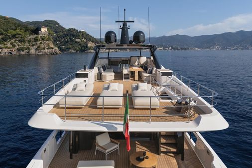 Ferretti Yachts INFYNITO 80 image