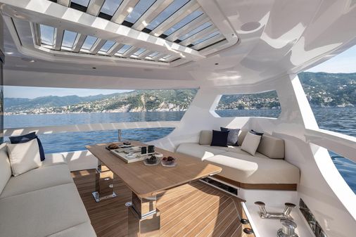 Ferretti Yachts INFYNITO 80 image