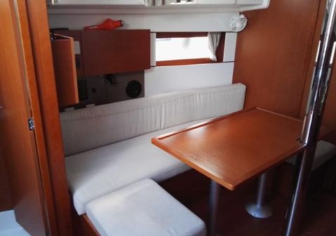 Beneteau 38.1 image