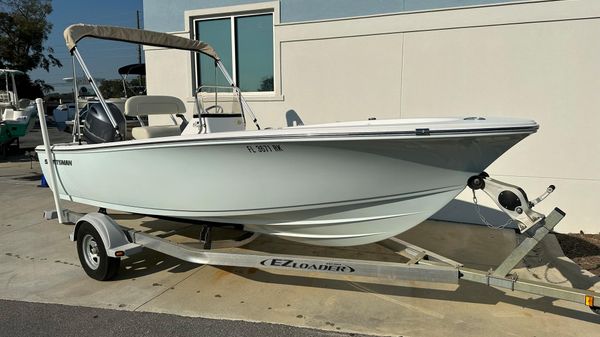 Sportsman Island Reef 19 Center Console