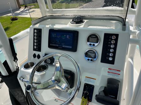 Robalo R222 Center Console image