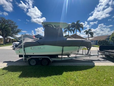 Robalo R222 Center Console image