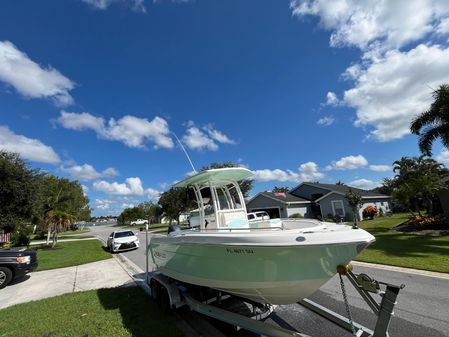 Robalo R222 Center Console image