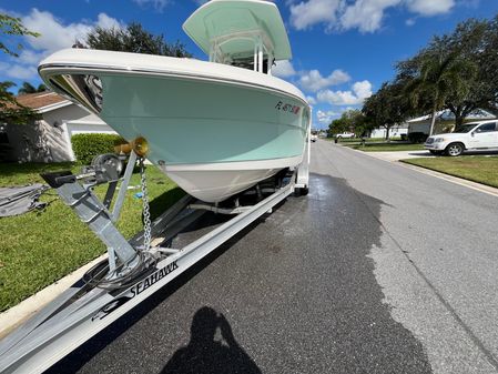 Robalo R222 Center Console image