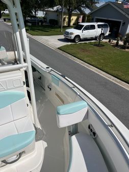 Robalo R222 Center Console image