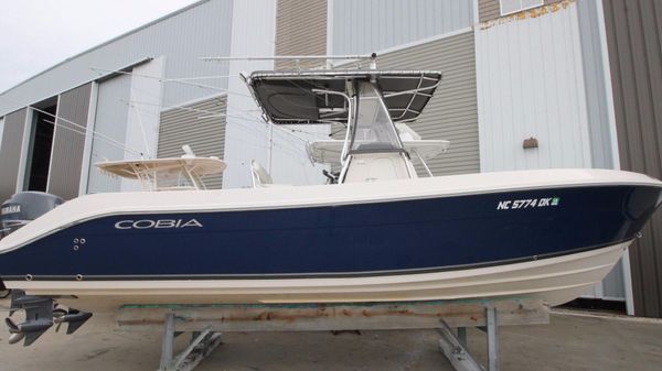 Cobia 256 Center Console 