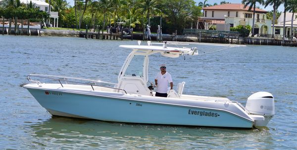 Everglades 230 Center Console image