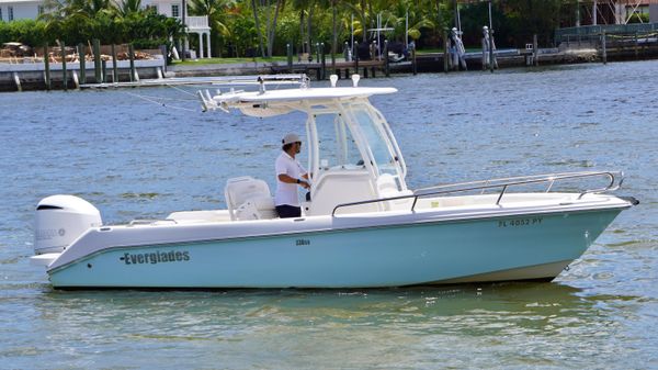 Everglades 230 Center Console 