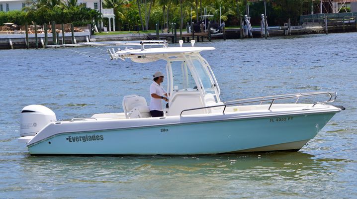 Everglades 230 Center Console - main image