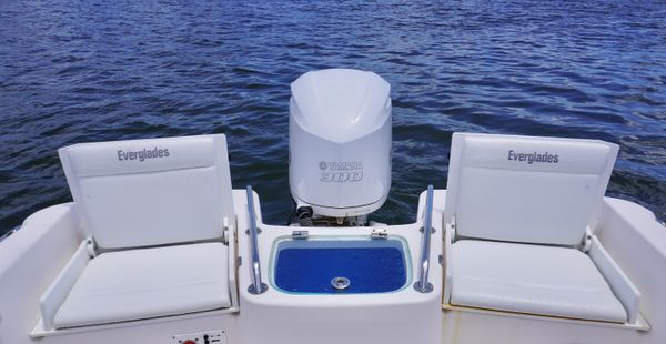 Everglades 230 Center Console image