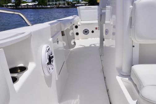 Everglades 230 Center Console image