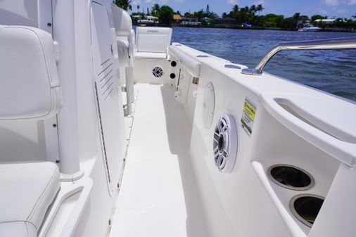 Everglades 230 Center Console image