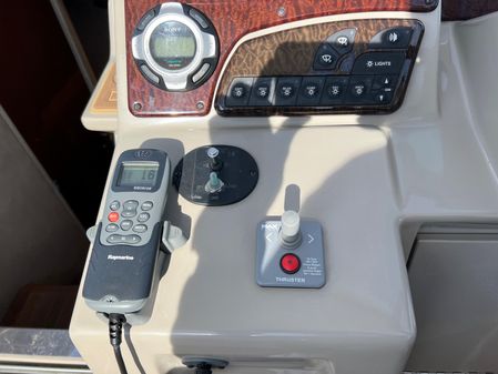 Sea Ray 350 Sundancer image