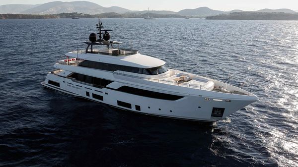 Custom Line Navetta 37 