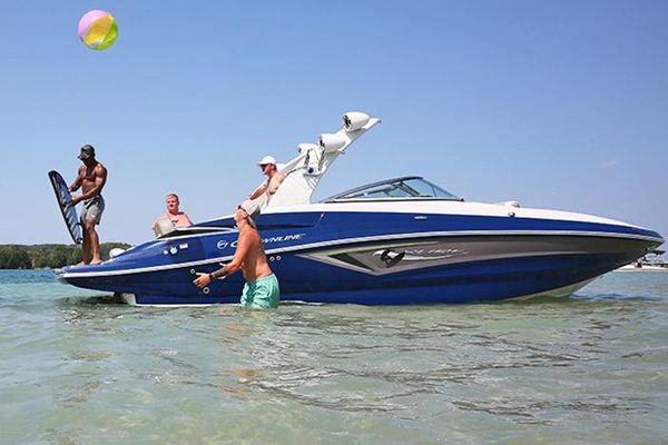 Crownline E275 Surf - main image