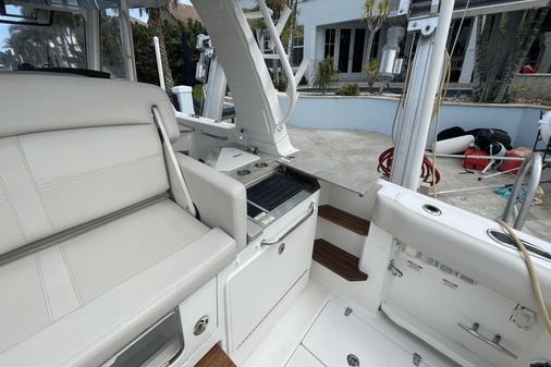 Boston Whaler 350 Realm image