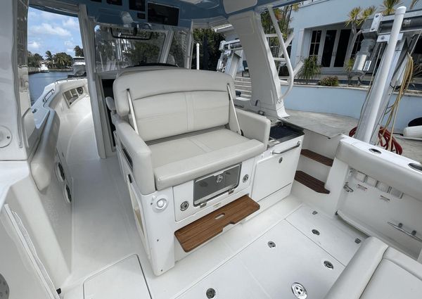 Boston Whaler 350 Realm image