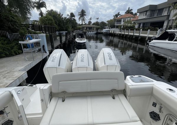 Boston Whaler 350 Realm image