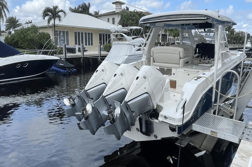 Boston Whaler 350 Realm image