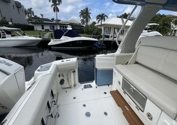 Boston Whaler 350 Realm image