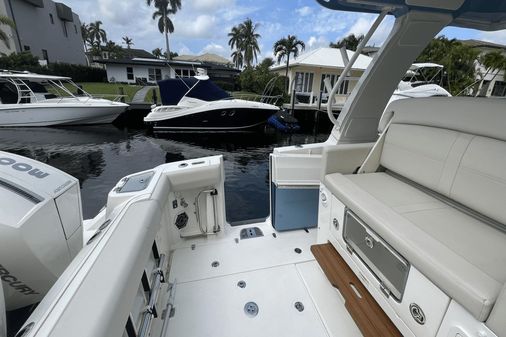 Boston Whaler 350 Realm image