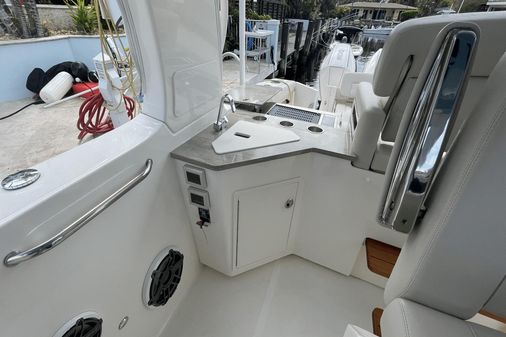 Boston Whaler 350 Realm image