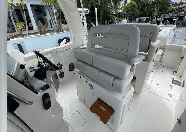 Boston Whaler 350 Realm image