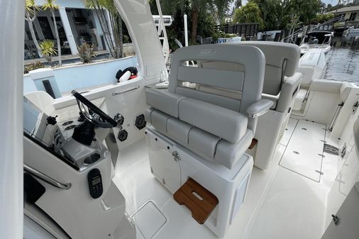 Boston Whaler 350 Realm image