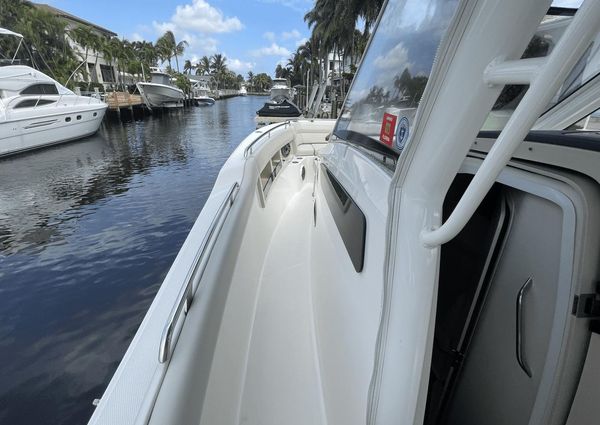 Boston Whaler 350 Realm image