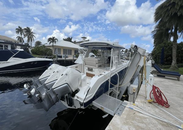 Boston Whaler 350 Realm image