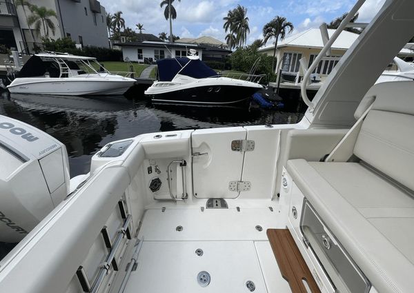 Boston Whaler 350 Realm image