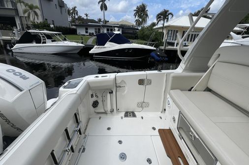 Boston Whaler 350 Realm image