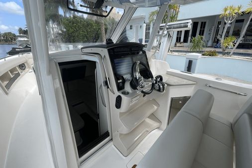 Boston Whaler 350 Realm image