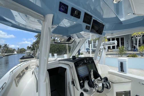 Boston Whaler 350 Realm image